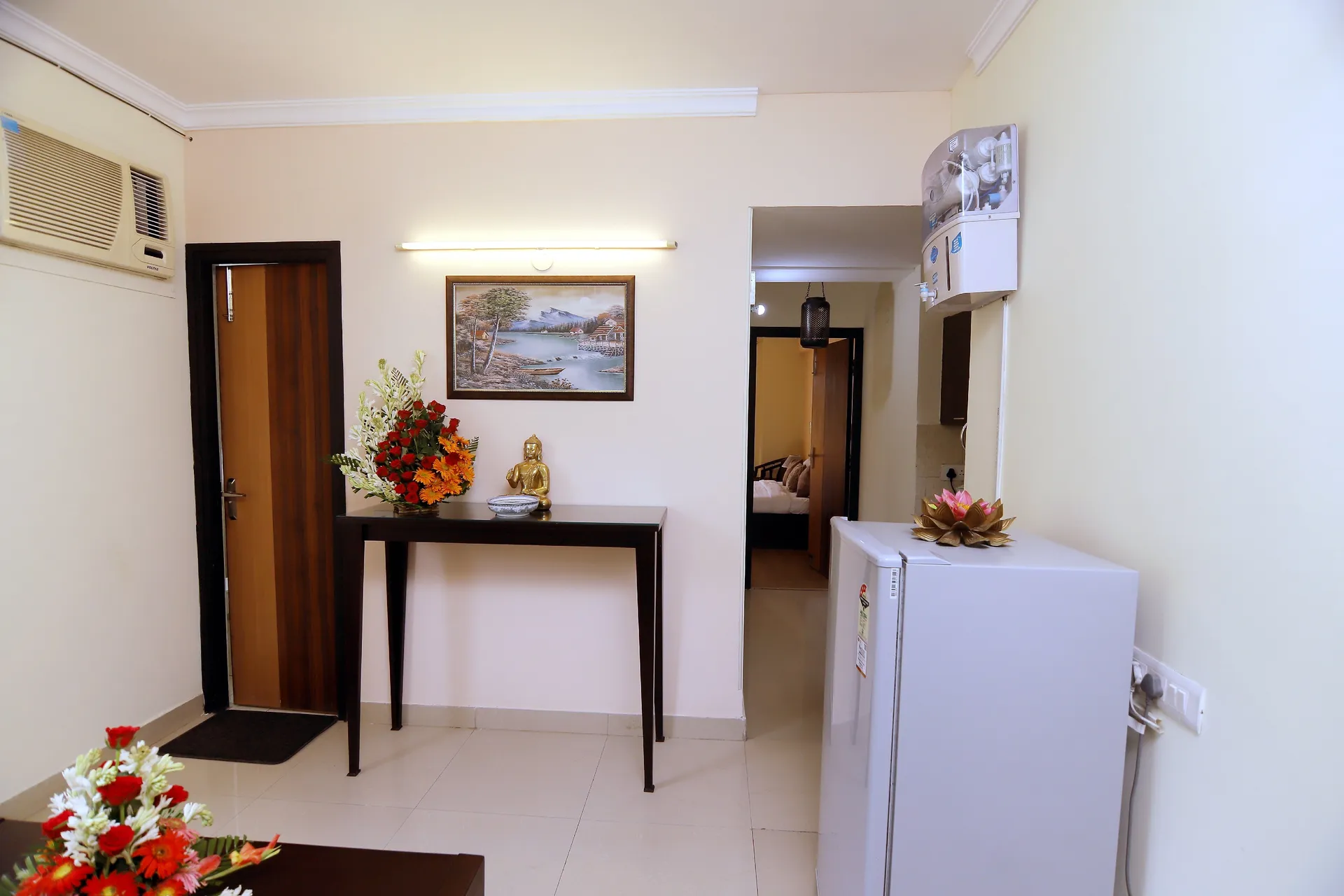 Luxury Aloha Apartments | Infinity Pool & Spa Living Room
