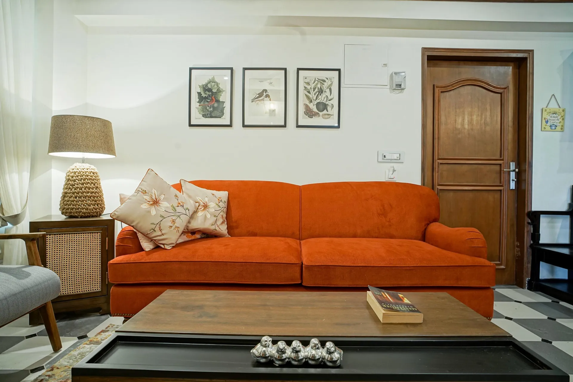 Luxury Aloha Apartments | Infinity Pool & Spa Living Room