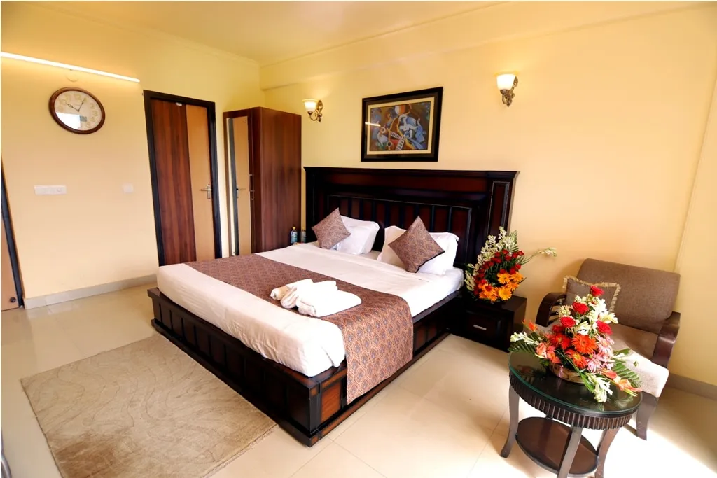 Luxury Aloha Apartments | Infinity Pool & Spa Room