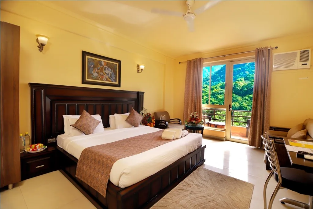 Luxury Aloha Apartments | Infinity Pool & Spa Room