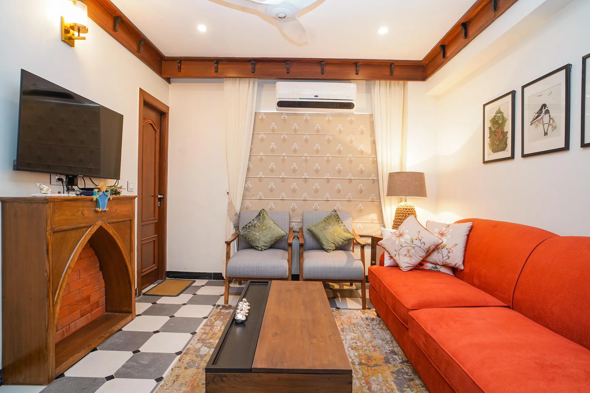 Luxury Aloha Apartments | Infinity Pool & Spa Room