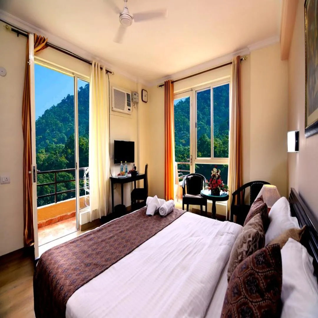 Luxury Aloha Apartments | Infinity Pool & Spa Room
