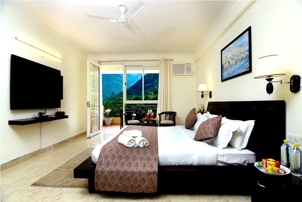 Luxury Aloha Apartments | Infinity Pool & Spa Room