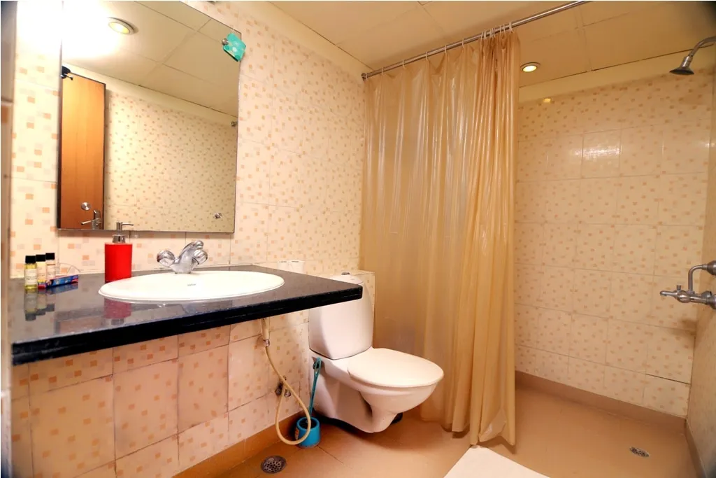 Luxury Aloha Apartments | Infinity Pool & Spa Room