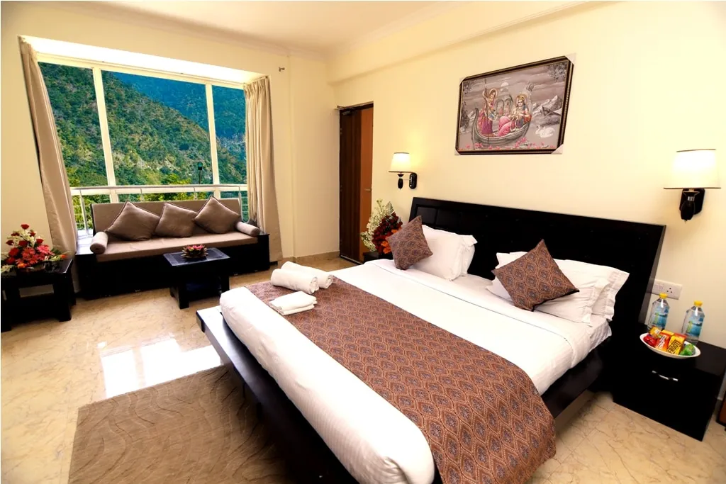 Luxury Aloha Apartments | Infinity Pool & Spa Room