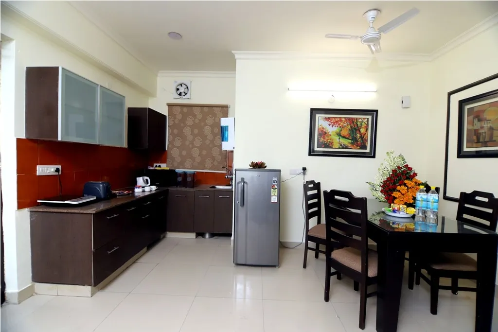 Luxury Aloha Apartments | Infinity Pool & Spa Room