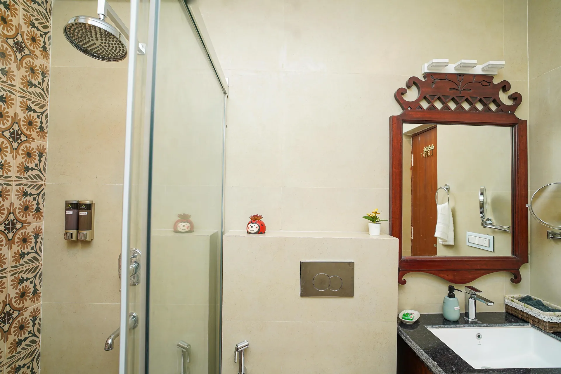 Luxury Aloha Apartments | Infinity Pool & Spa Room