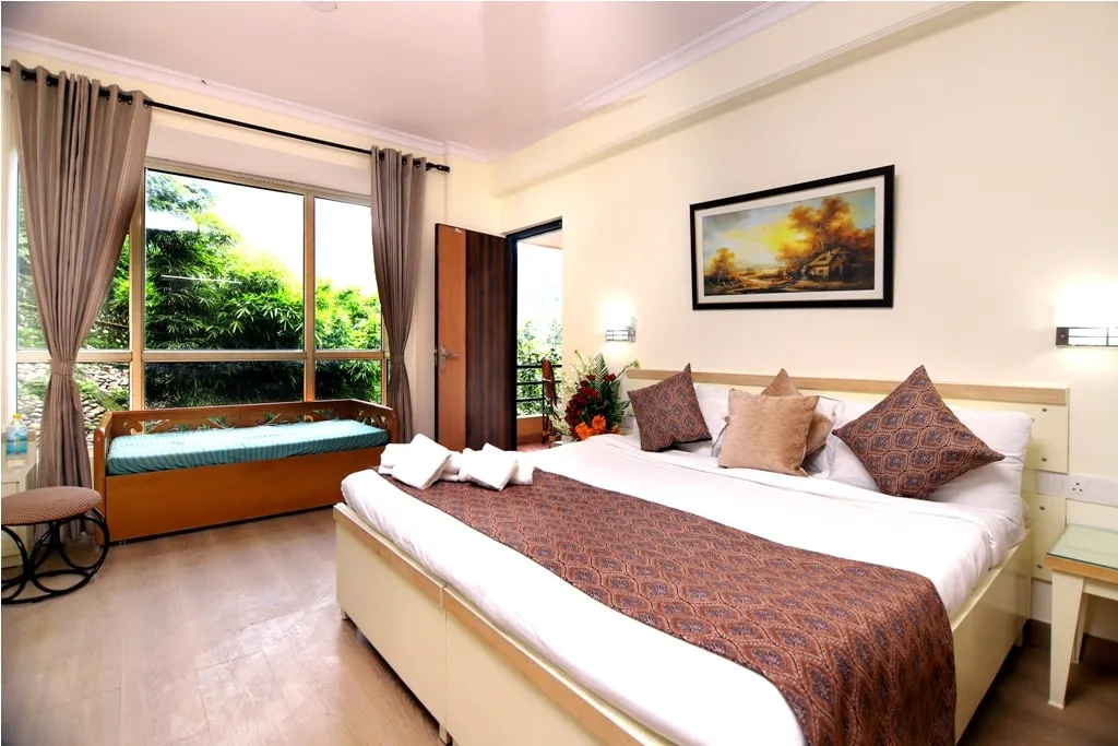 Luxury Aloha Apartments | Infinity Pool & Spa Room