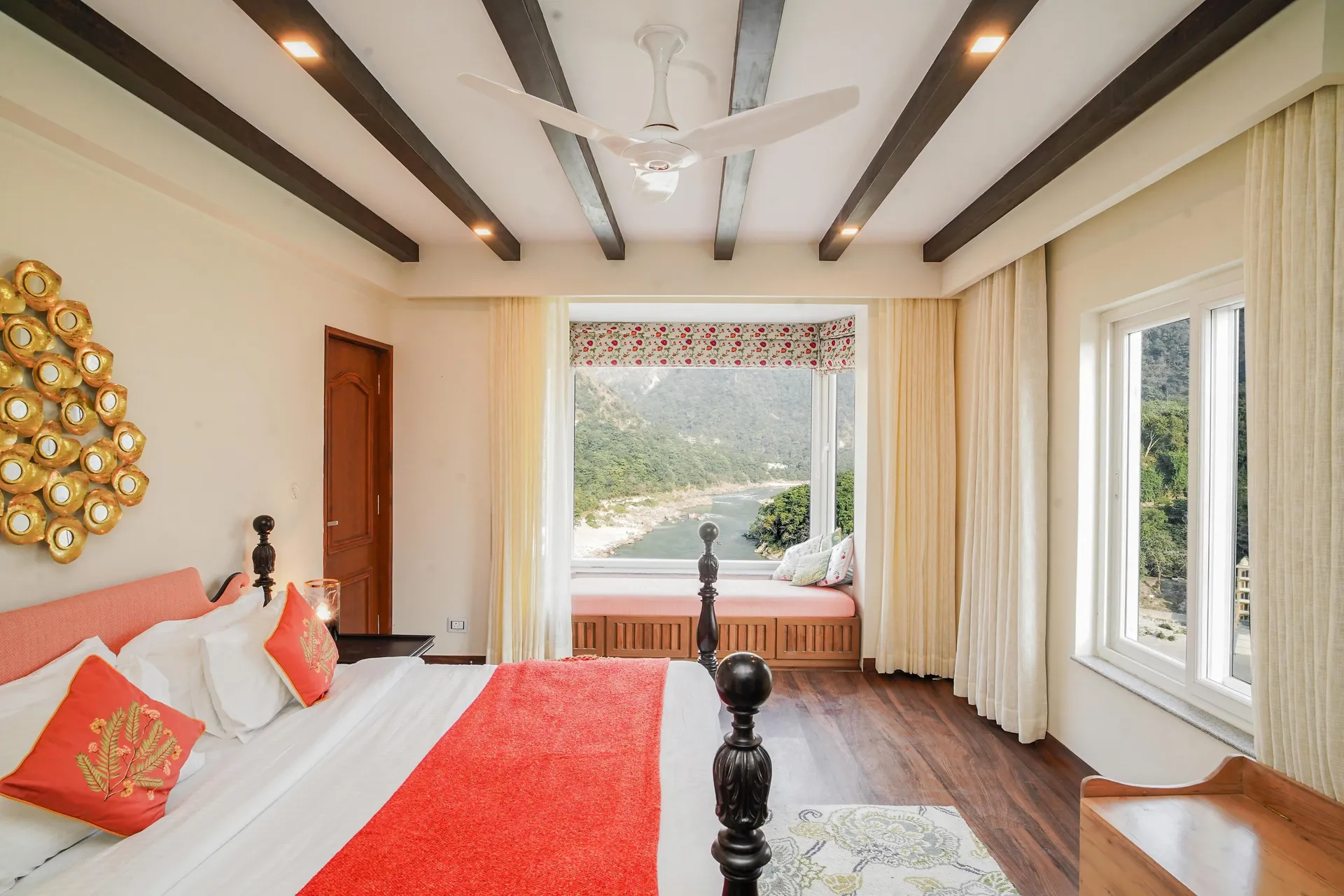 Luxury Aloha Apartments | Infinity Pool & Spa Room