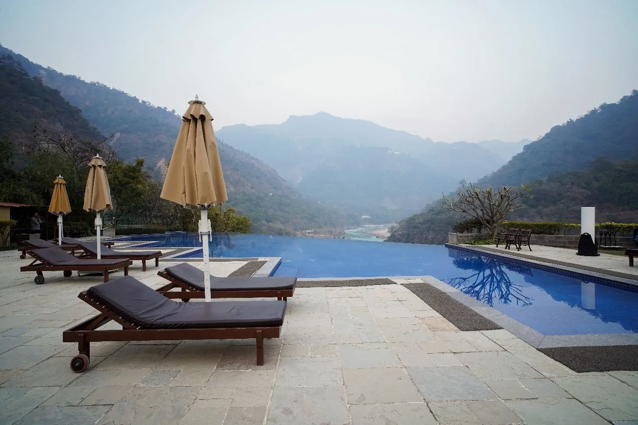 Luxury Aloha Apartments | Infinity Pool & Spa Swimming Pool