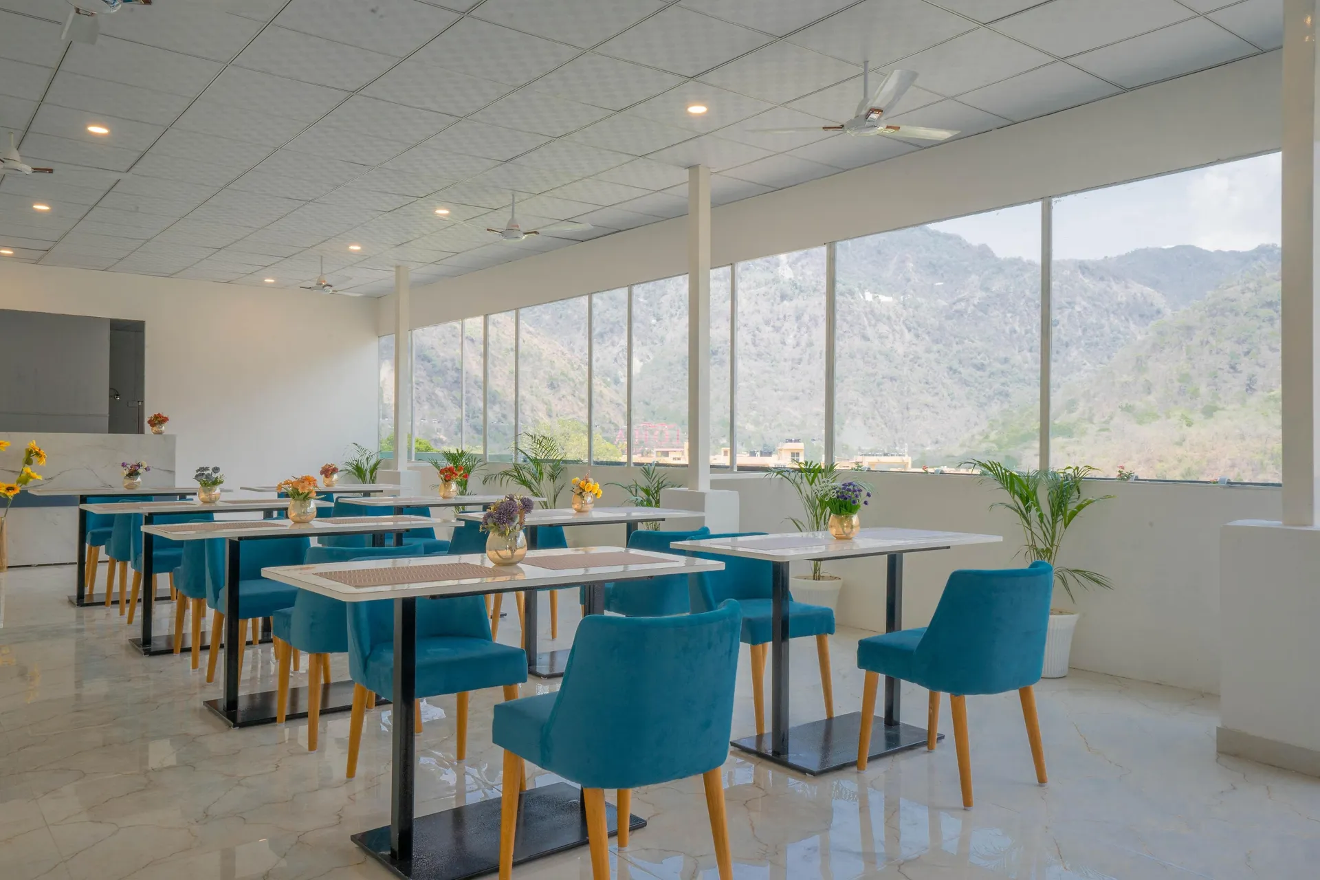 Perfectstayz Alpine Retreat Restaurant