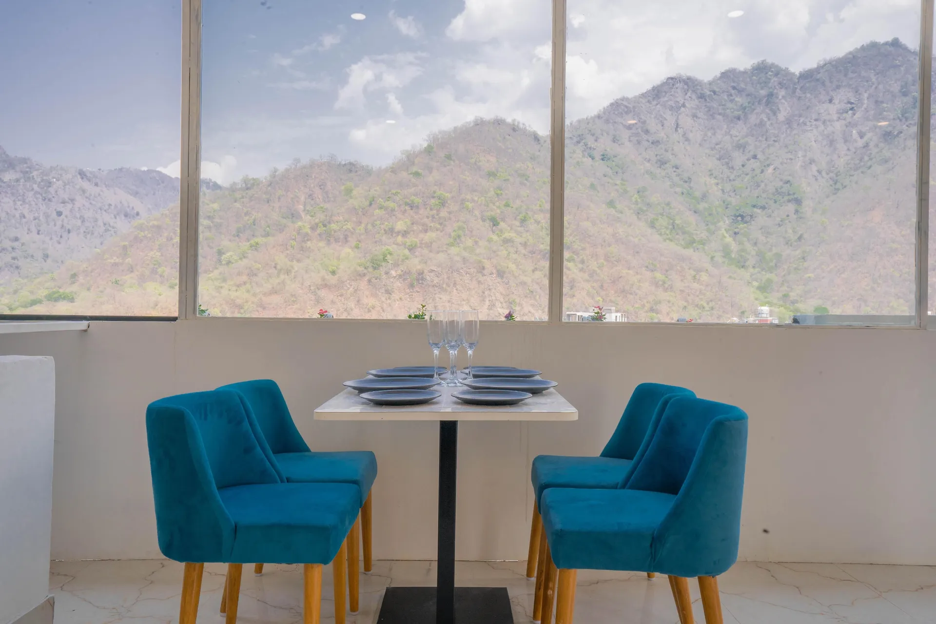 Perfectstayz Alpine Retreat Restaurant