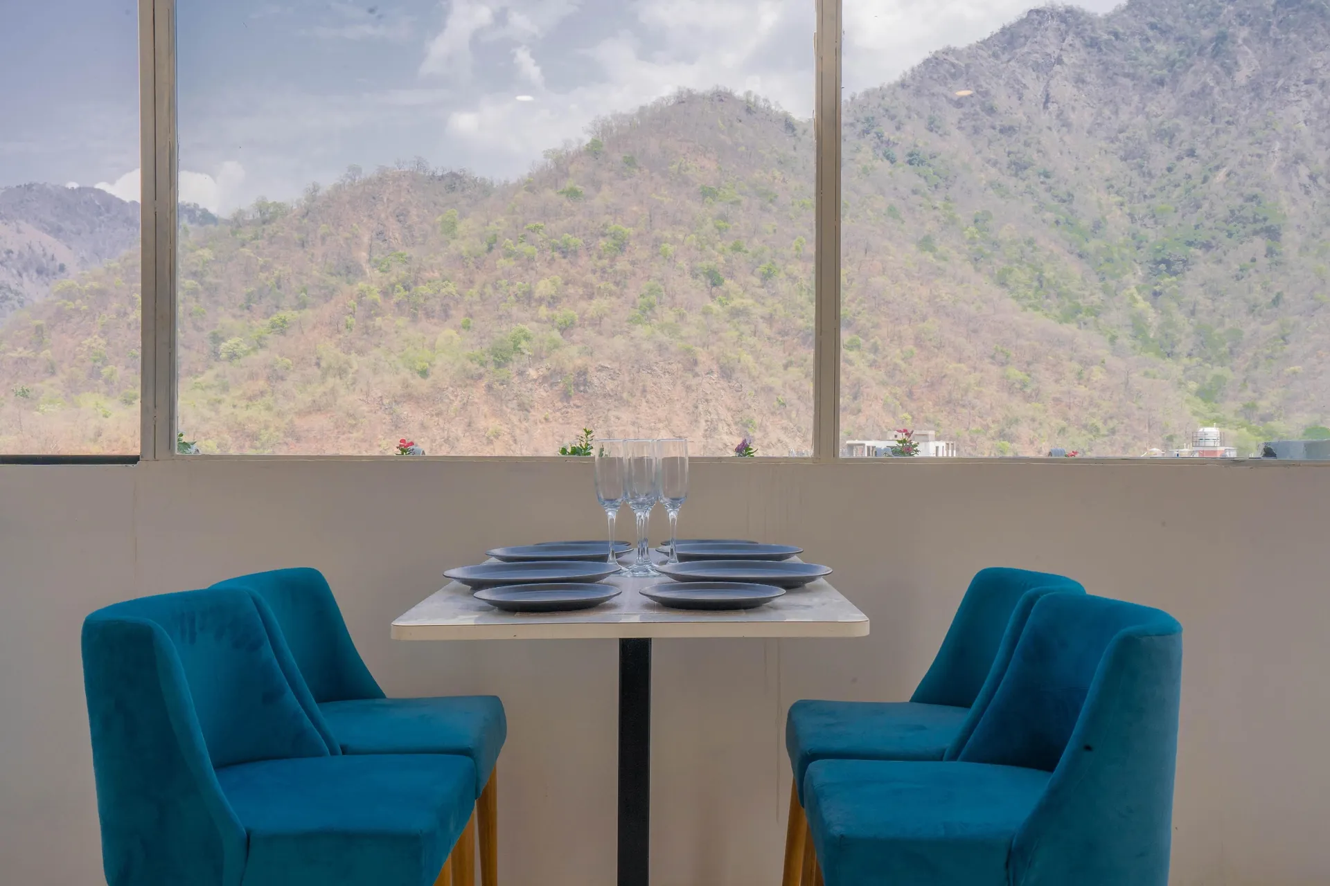 Perfectstayz Alpine Retreat Restaurant