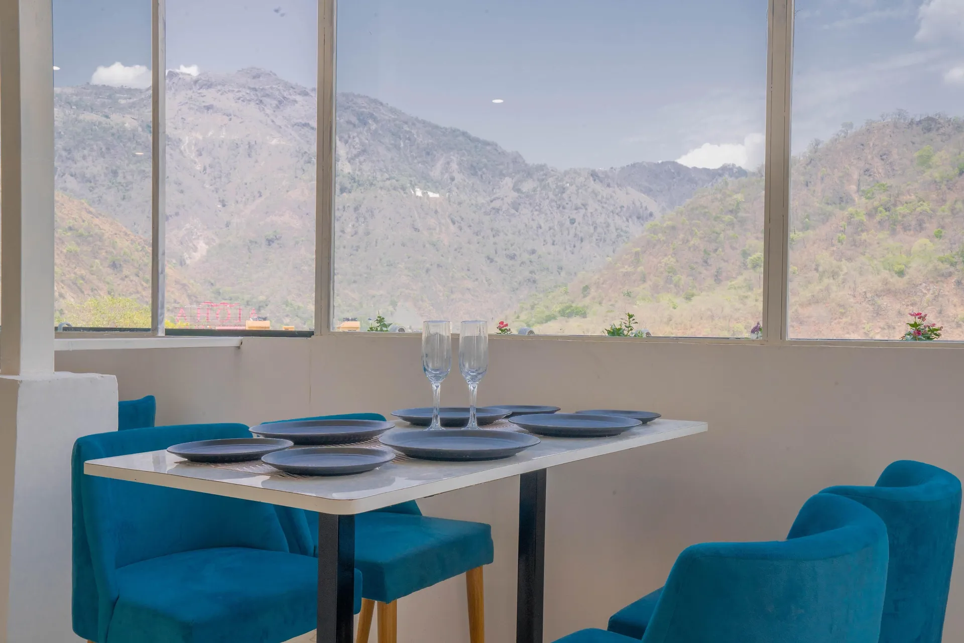 Perfectstayz Alpine Retreat Restaurant