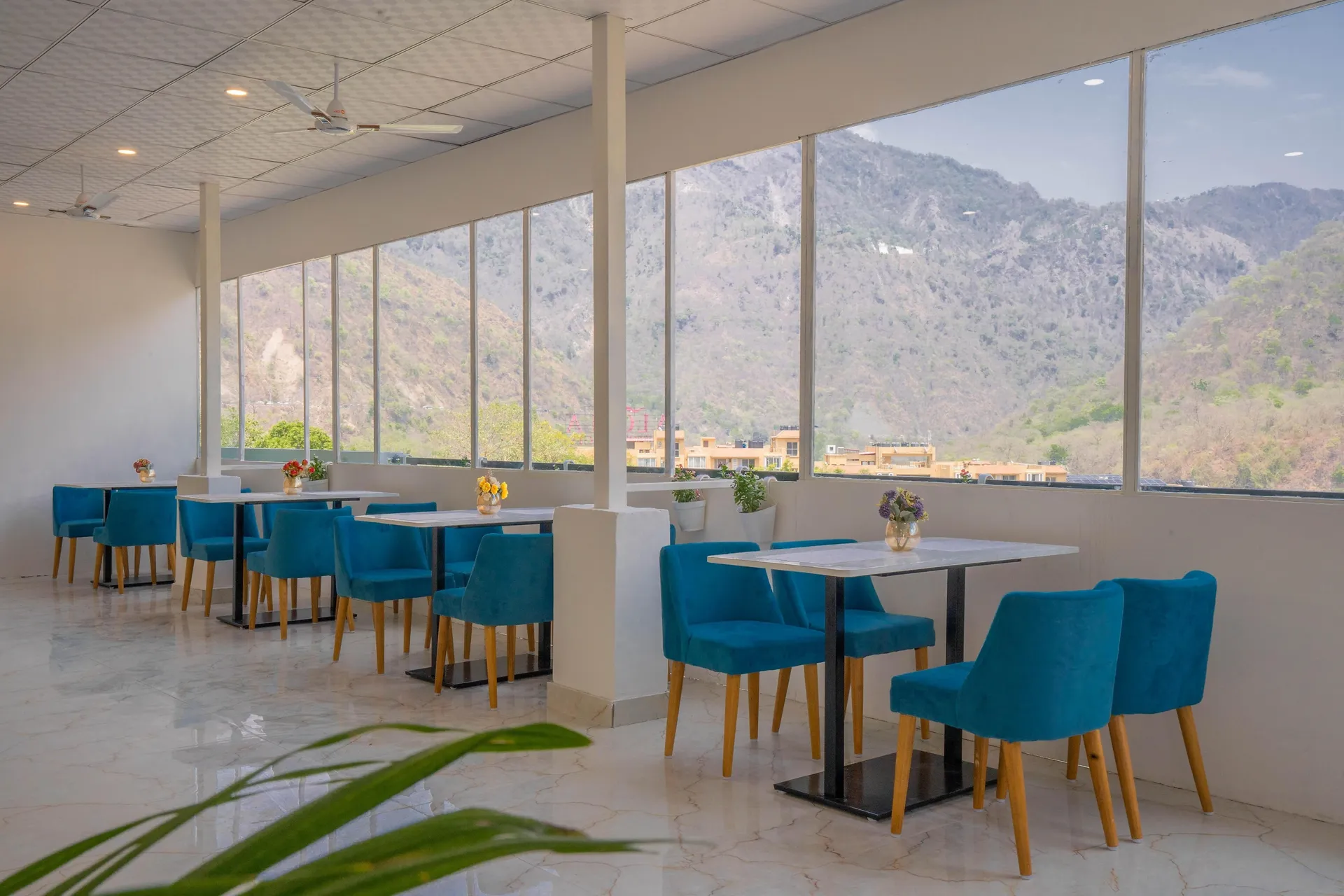 Perfectstayz Alpine Retreat Restaurant