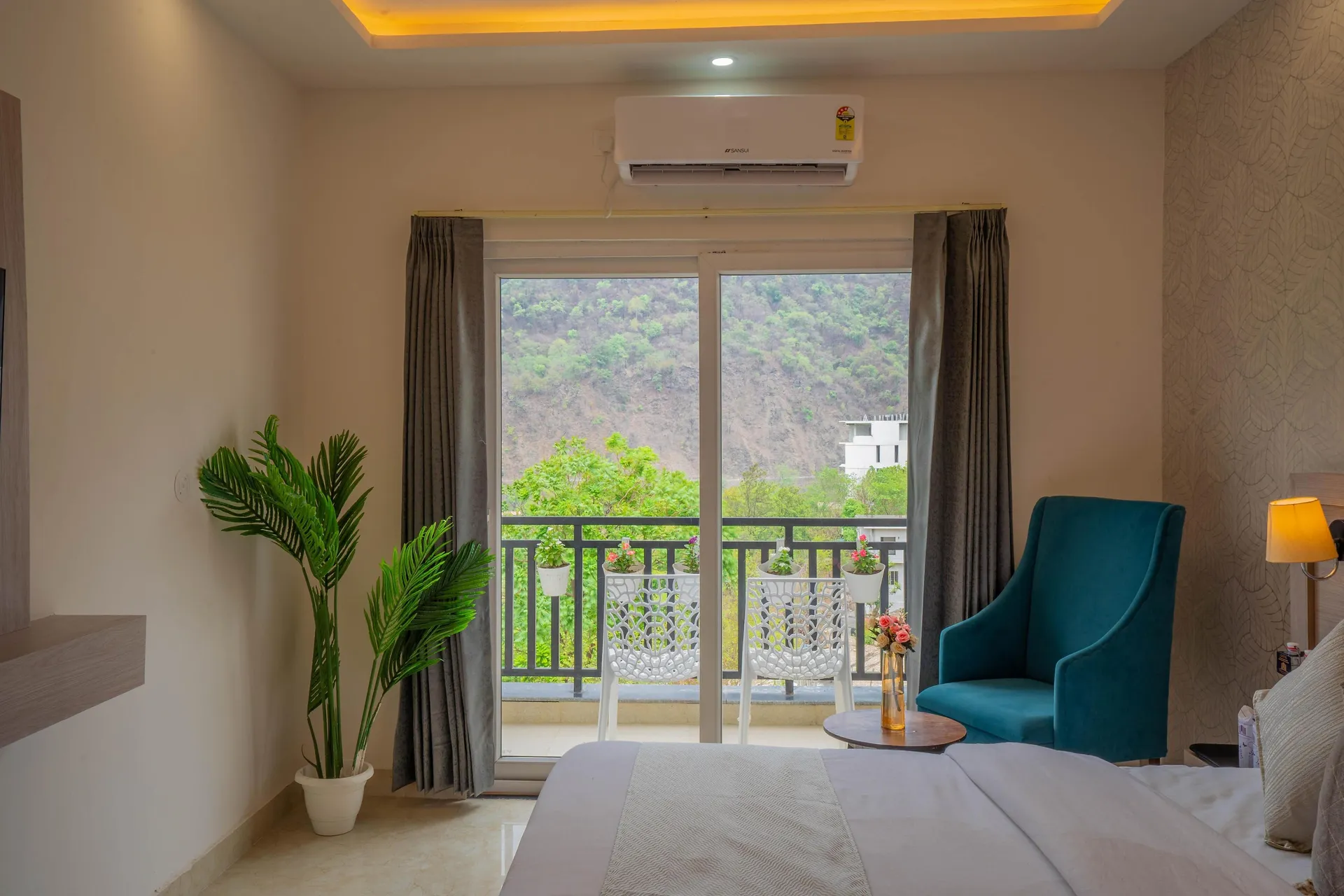 Perfectstayz Alpine Retreat Room