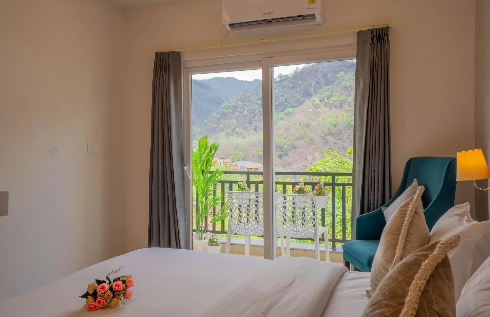 Perfectstayz Alpine Retreat Room