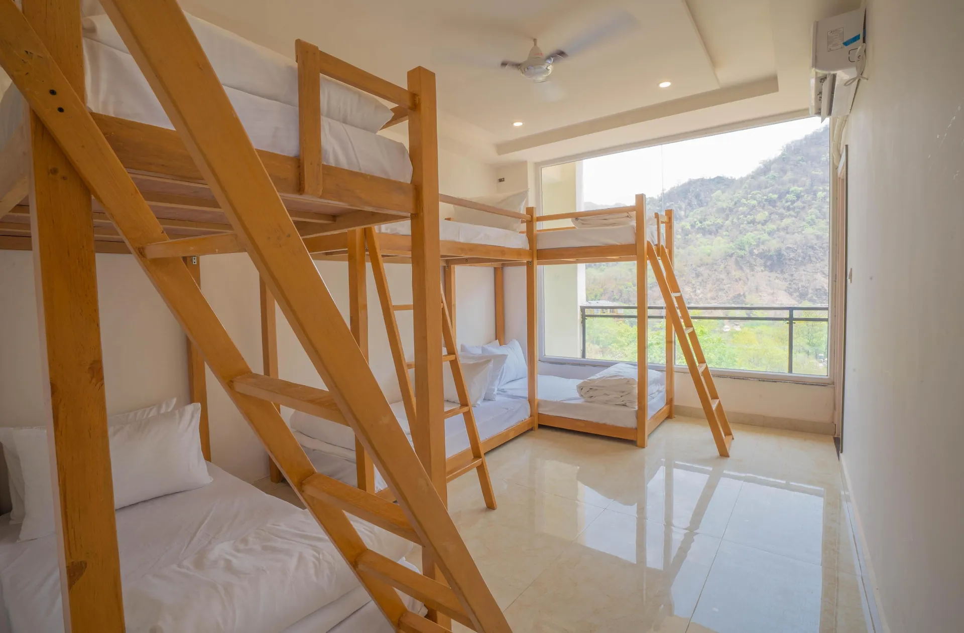 Perfectstayz Alpine Retreat Room