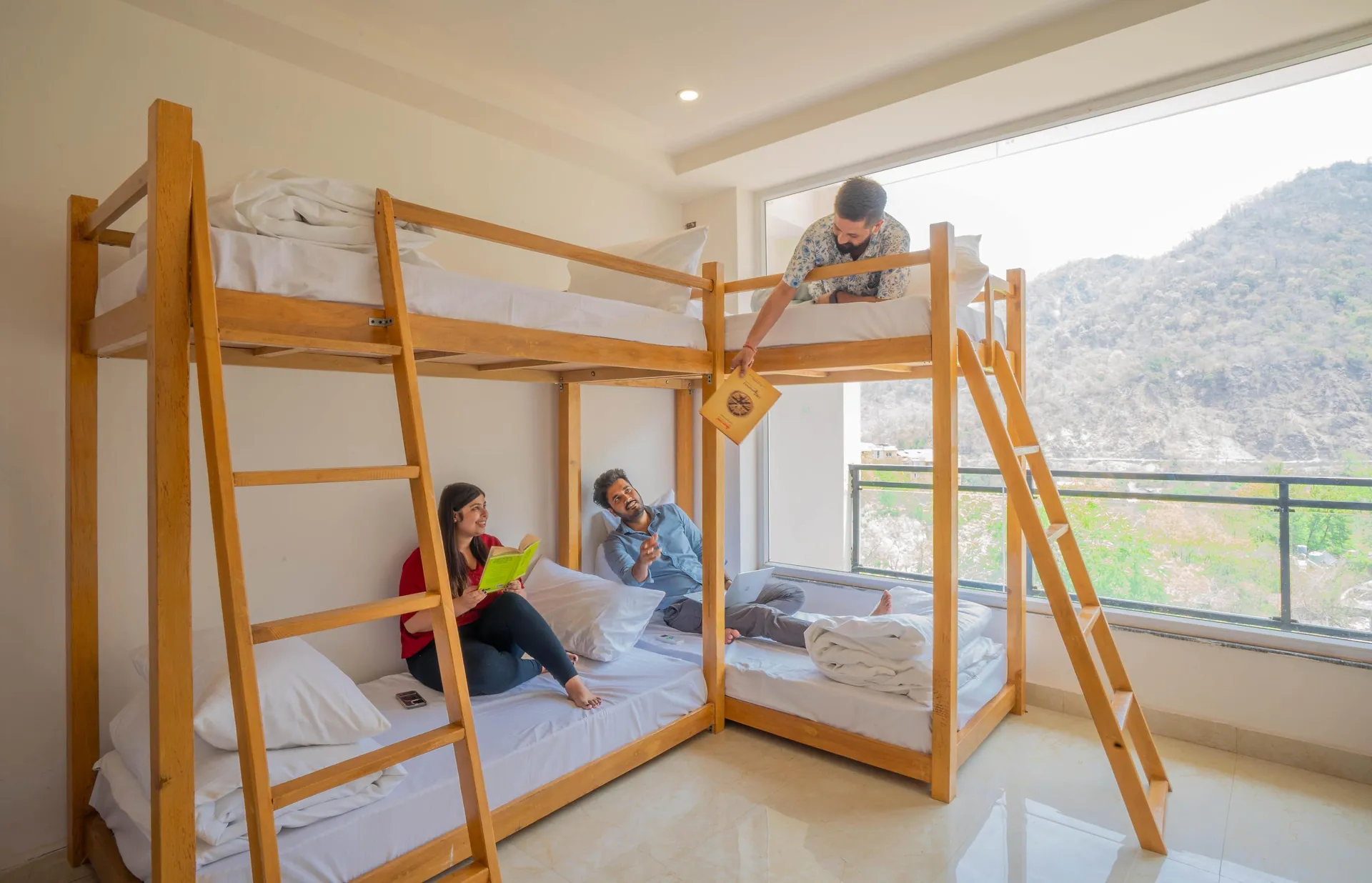 Perfectstayz Alpine Retreat Room