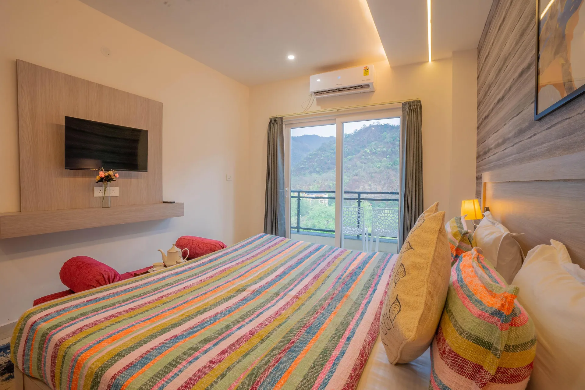 Perfectstayz Alpine Retreat Room