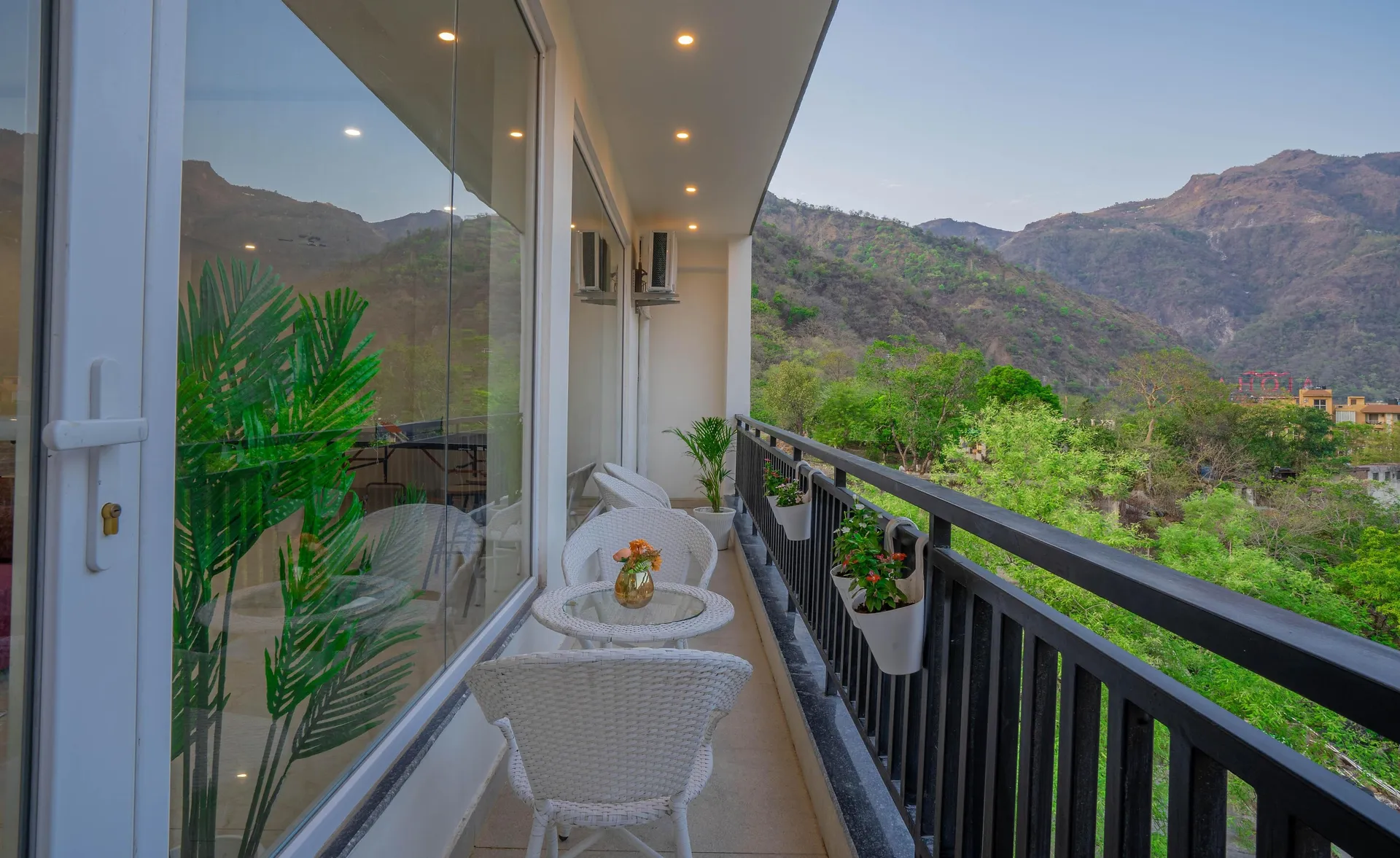 Perfectstayz Alpine Retreat Room