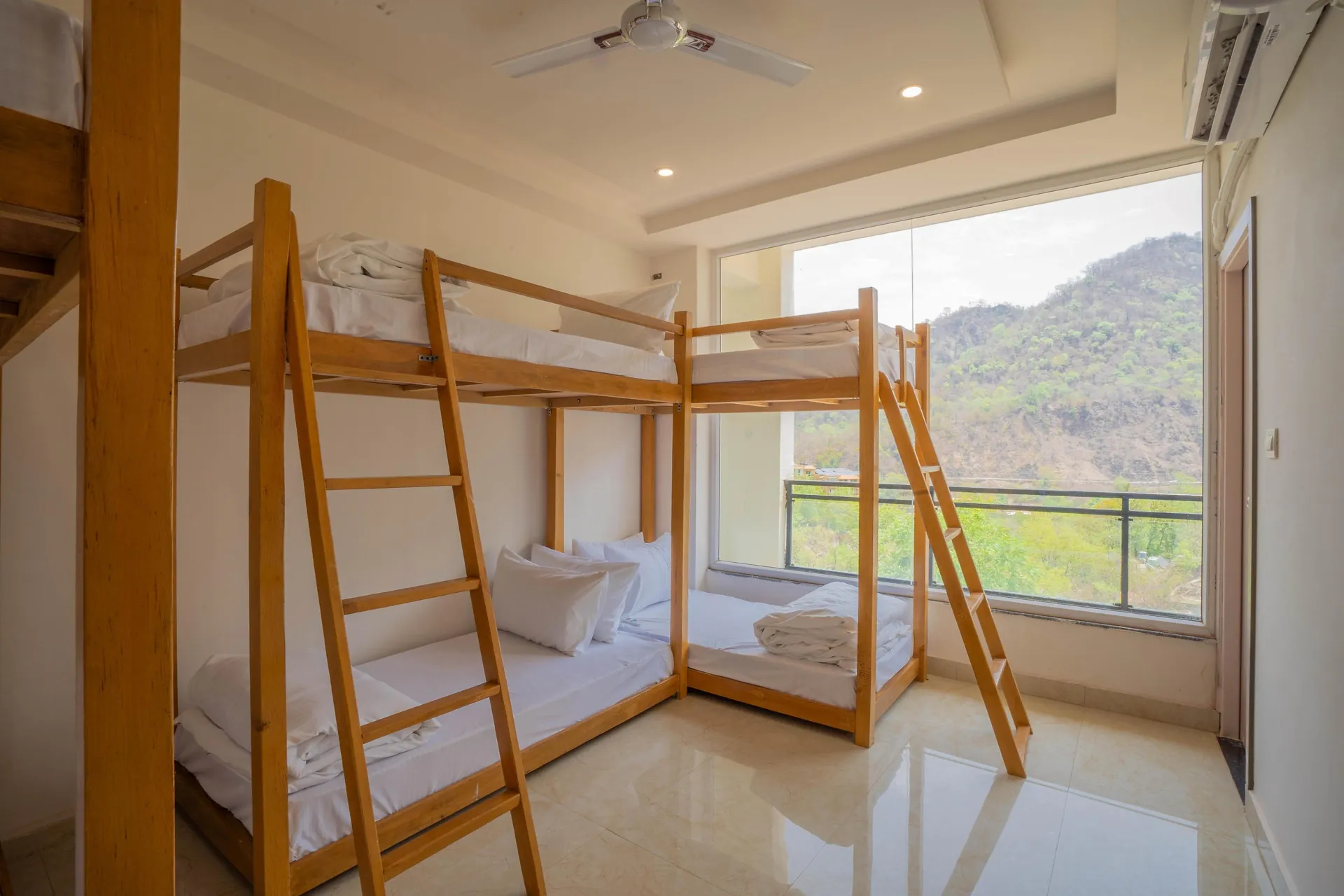 Perfectstayz Alpine Retreat Room