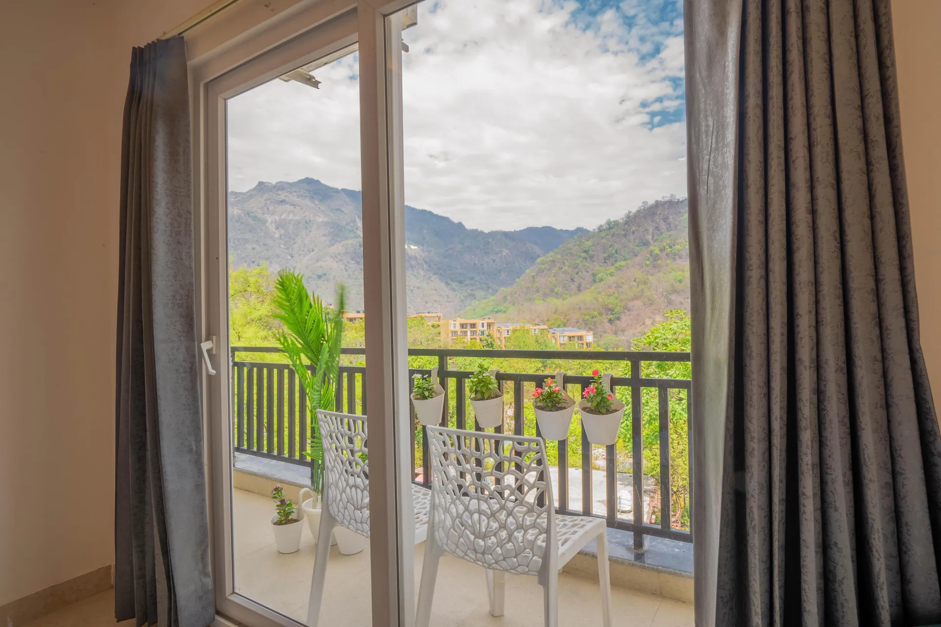 Perfectstayz Alpine Retreat Room