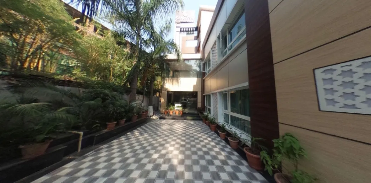 Qsainas S.K Regency Entrance