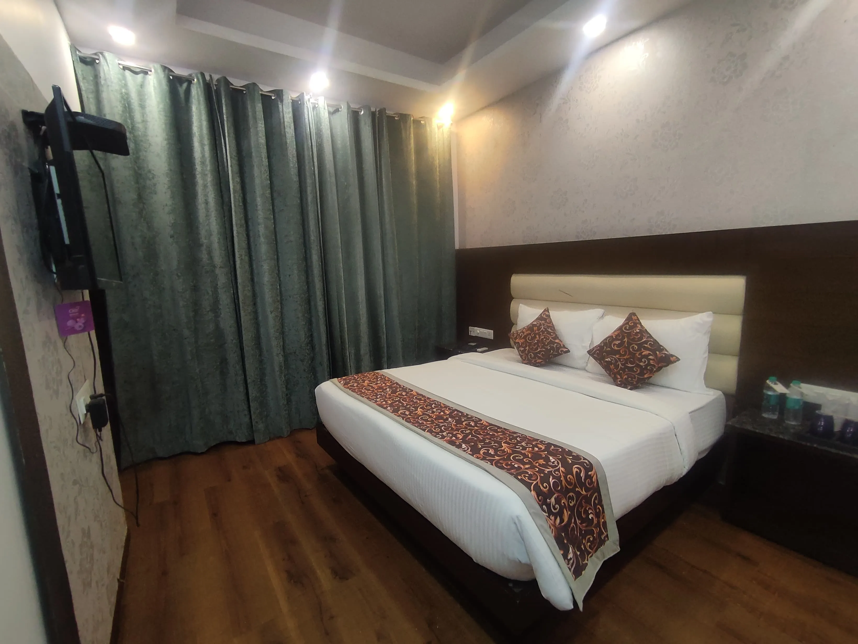 Qsainas S.K Regency Room
