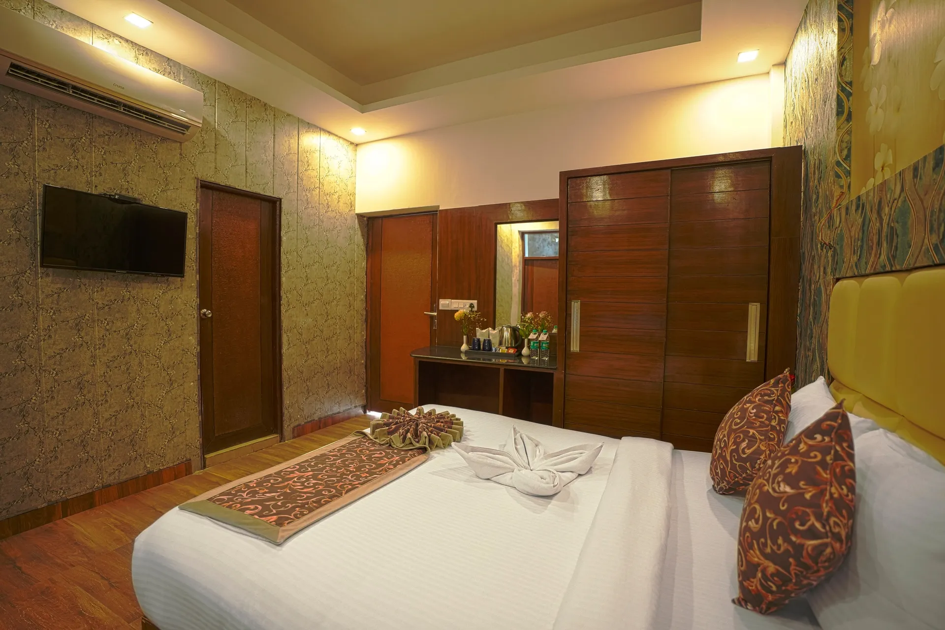 Qsainas S.K Regency Room