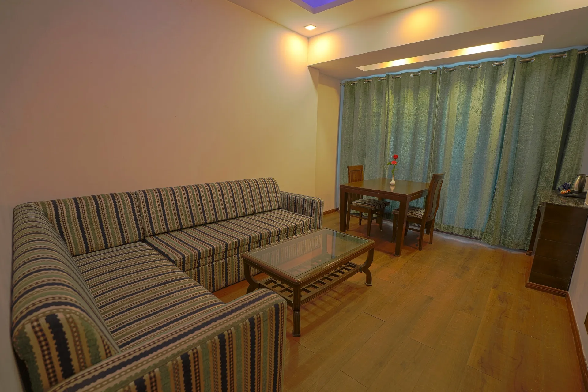 Qsainas S.K Regency Room