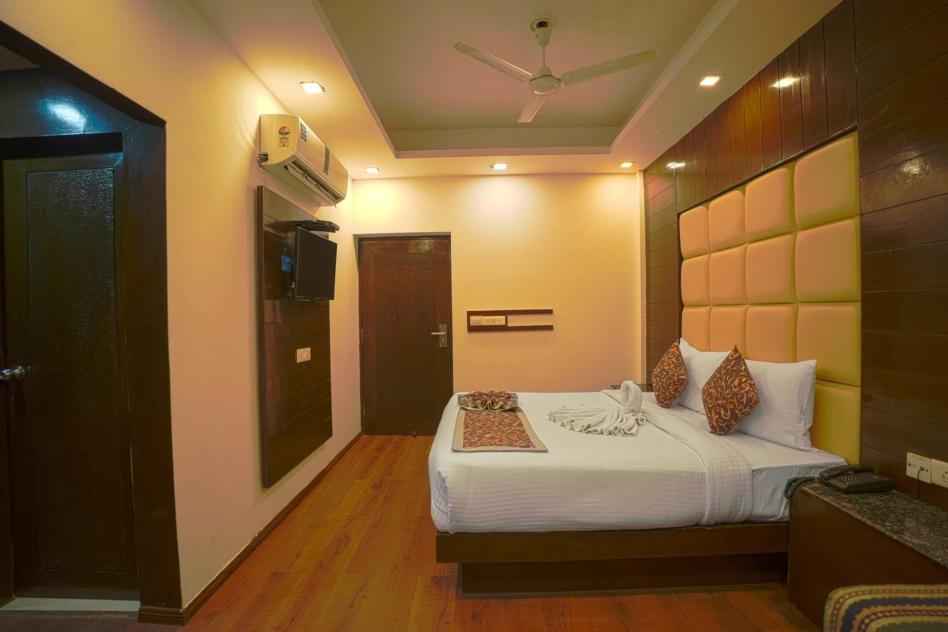 Qsainas S.K Regency Room