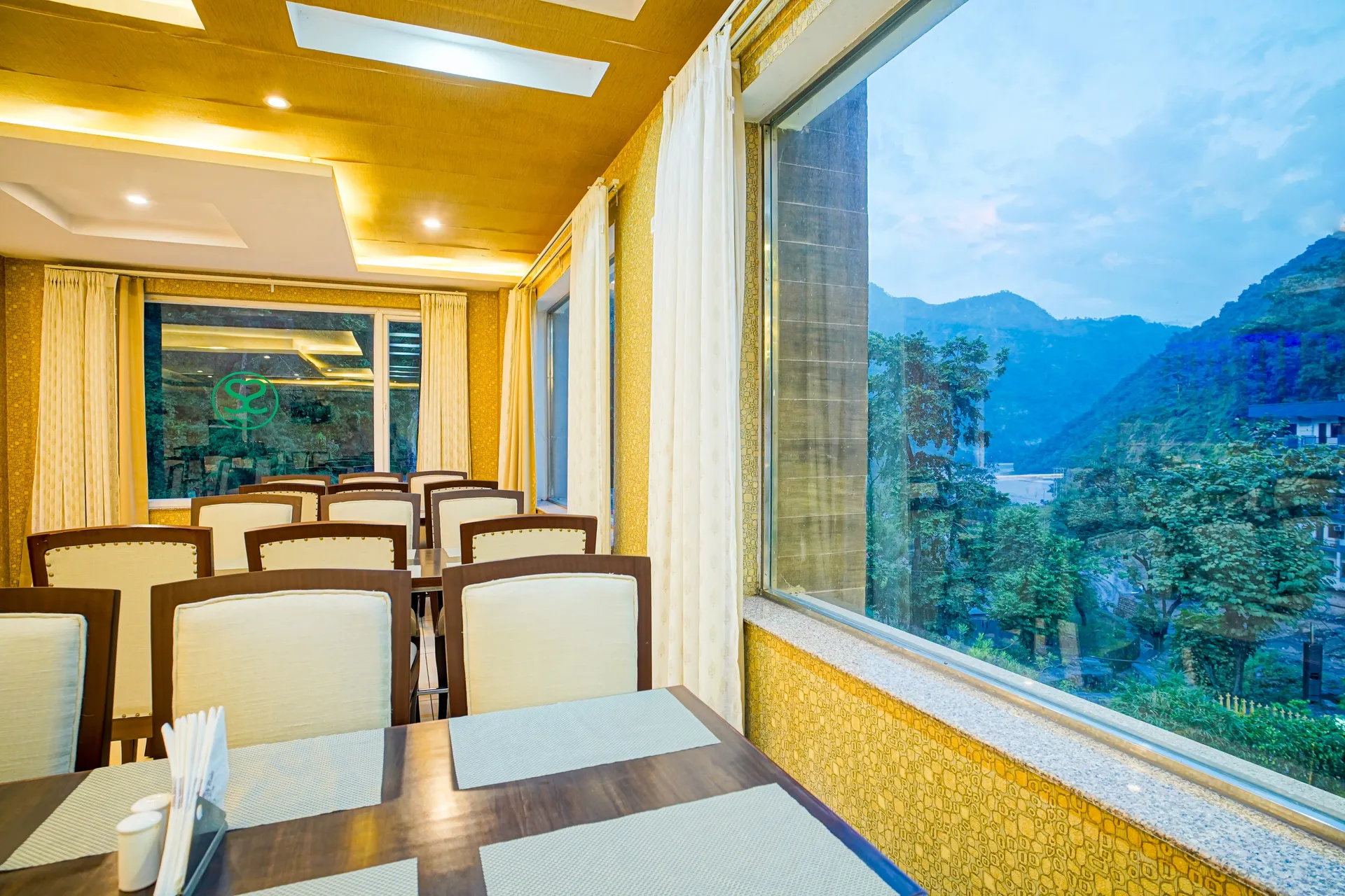The Grand Shiva Resort & Spa Restaurant