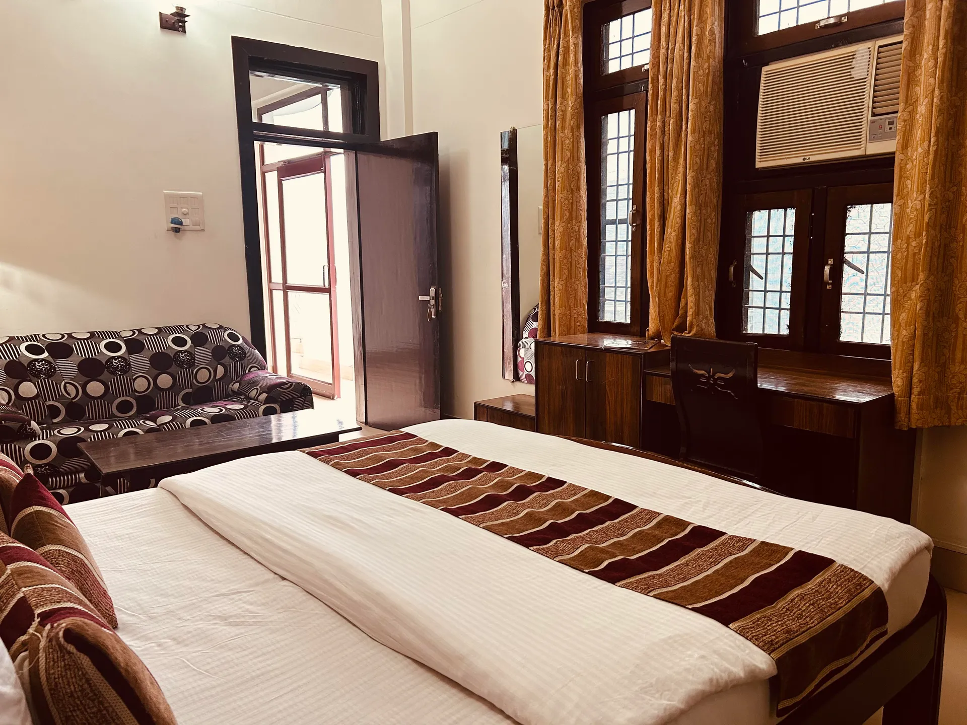 Hotel Mandakini (2Kms Distance From Sangam) - Rudraprayag Room