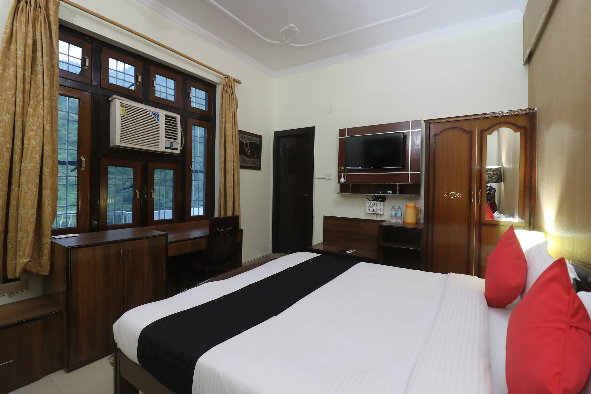 Hotel Mandakini (2Kms Distance From Sangam) - Rudraprayag Room