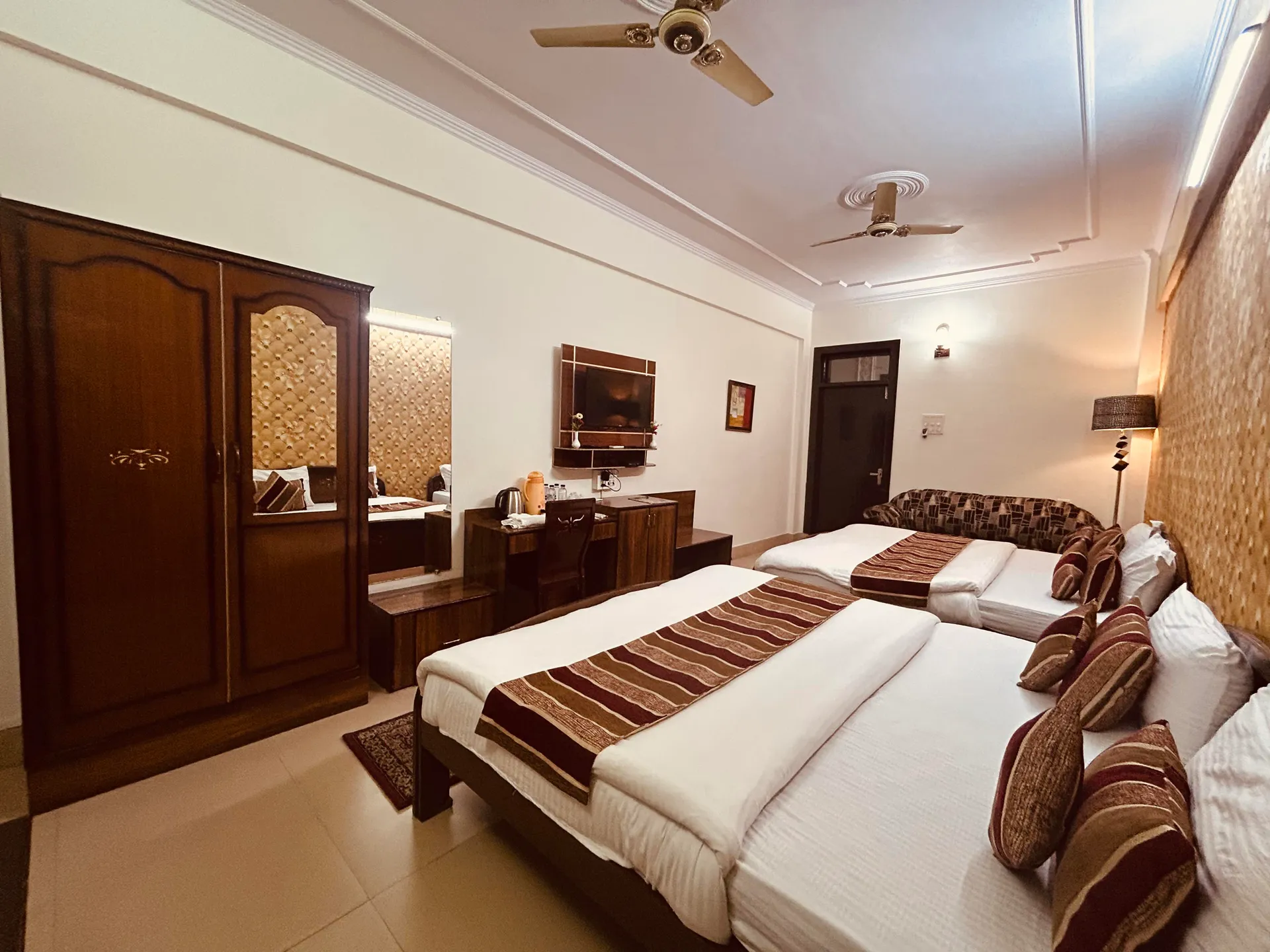 Hotel Mandakini (2Kms Distance From Sangam) - Rudraprayag Room
