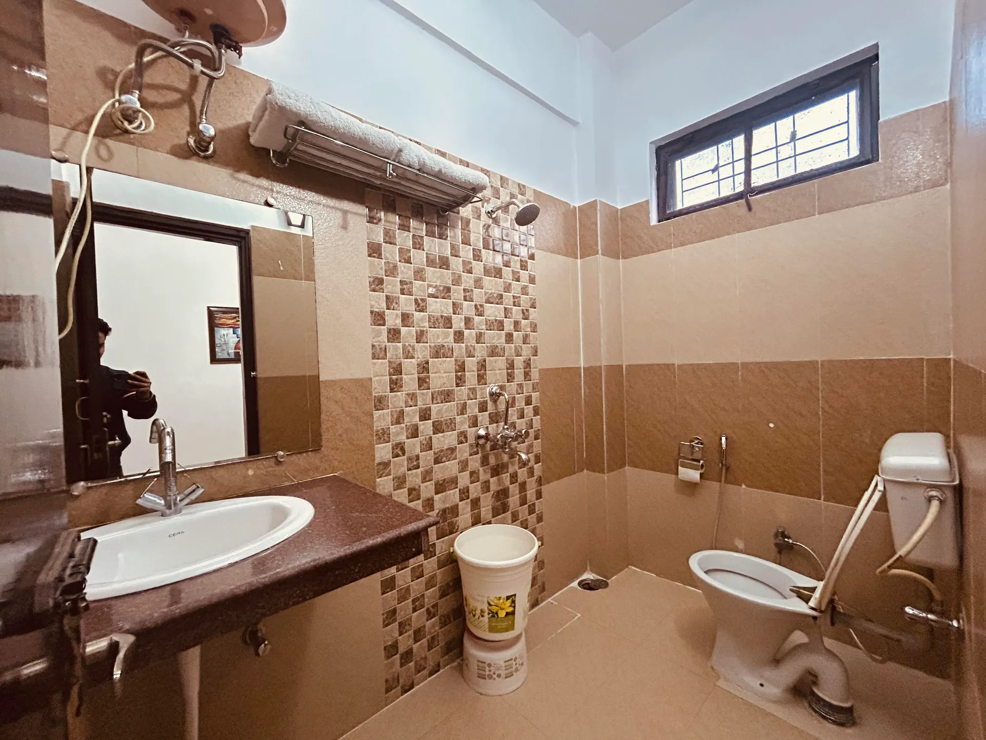 Hotel Mandakini (2Kms Distance From Sangam) - Rudraprayag Room