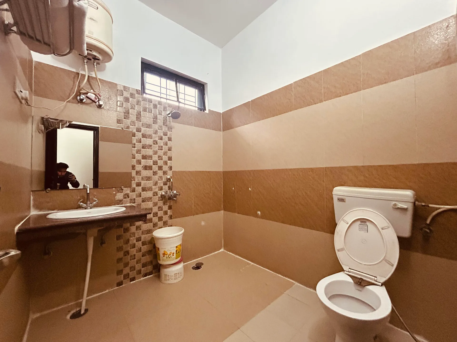 Hotel Mandakini (2Kms Distance From Sangam) - Rudraprayag Washroom