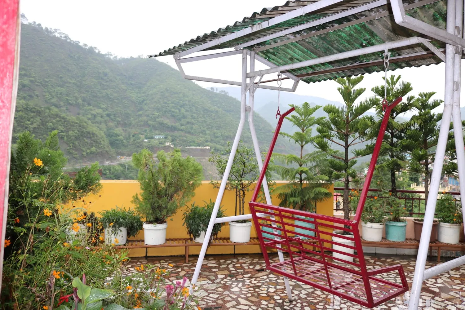 Hotel Suri ( 2kms From Sangam) - Rudraprayag Common Area