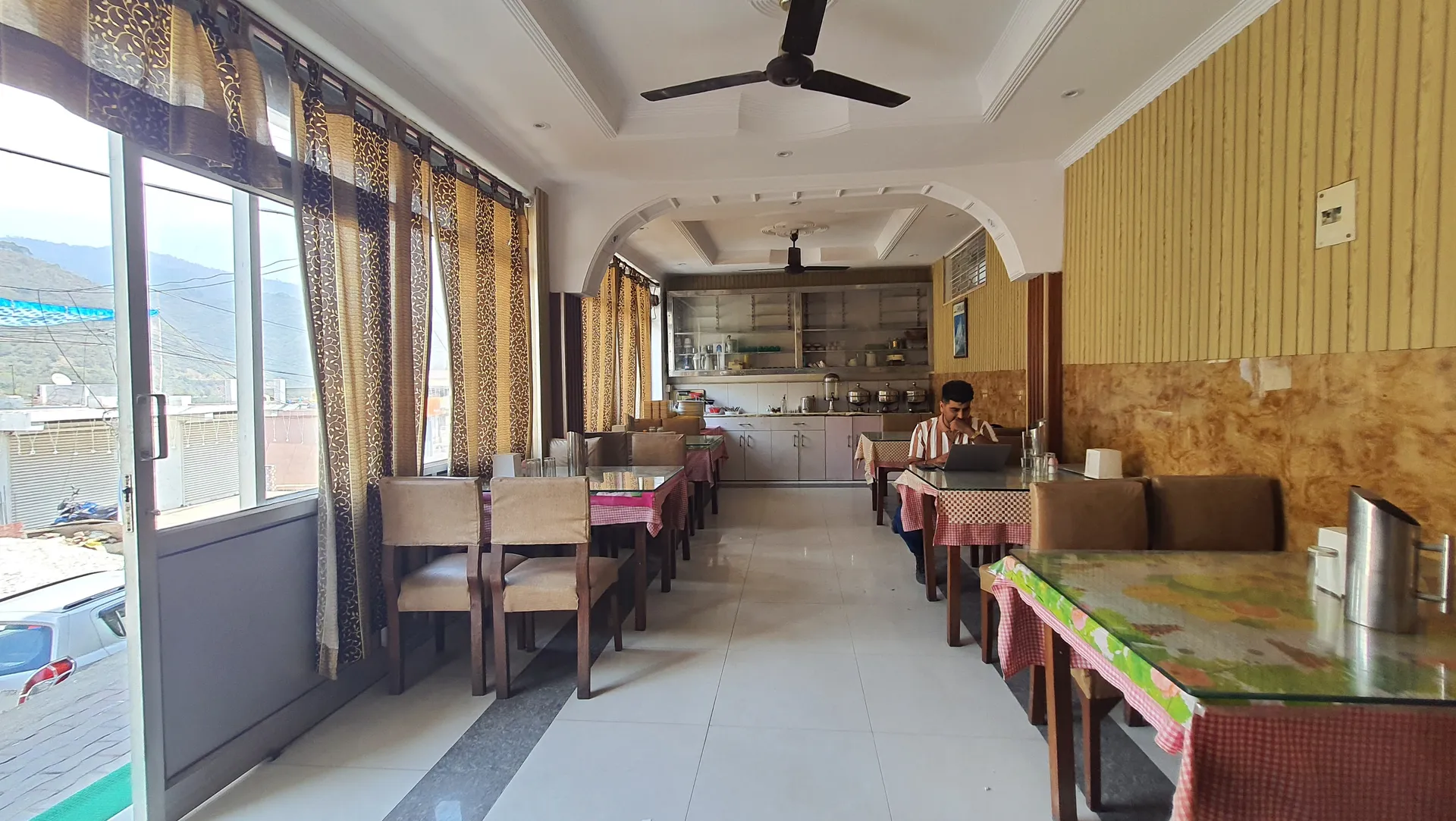 Hotel Suri ( 2kms From Sangam) - Rudraprayag Restaurant