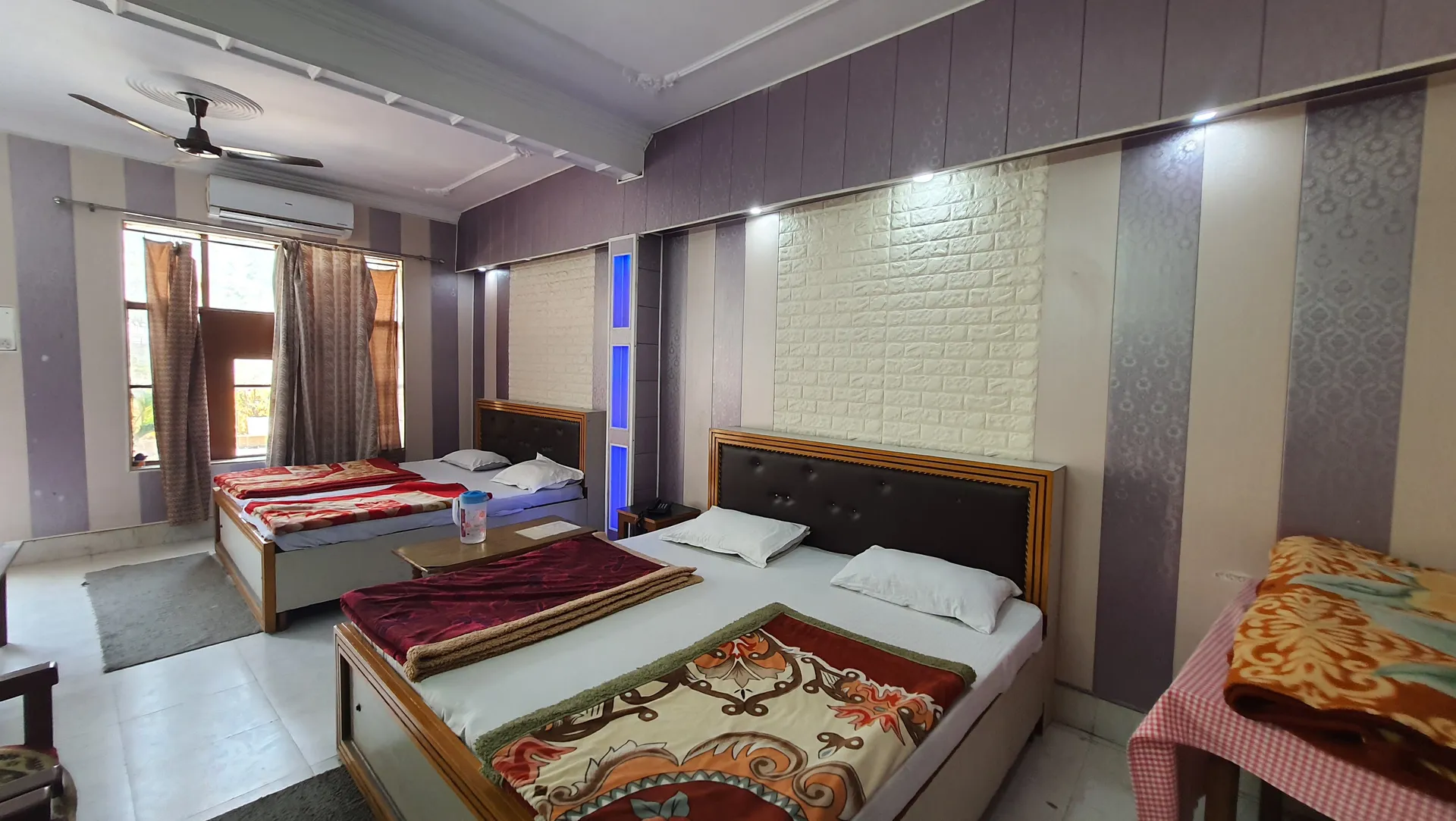 Hotel Suri ( 2kms From Sangam) - Rudraprayag Room