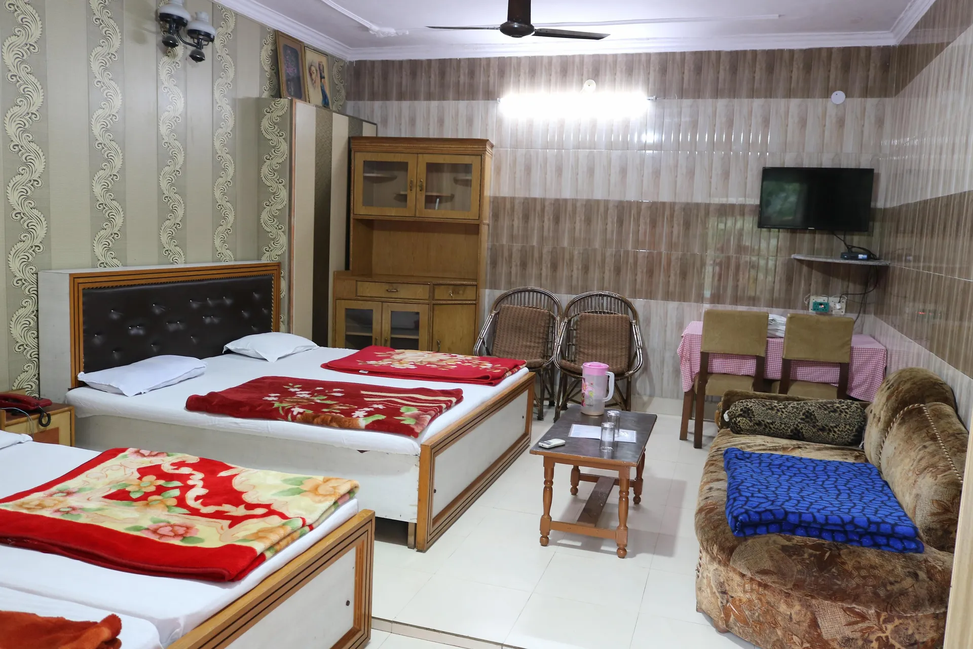 Hotel Suri ( 2kms From Sangam) - Rudraprayag Room
