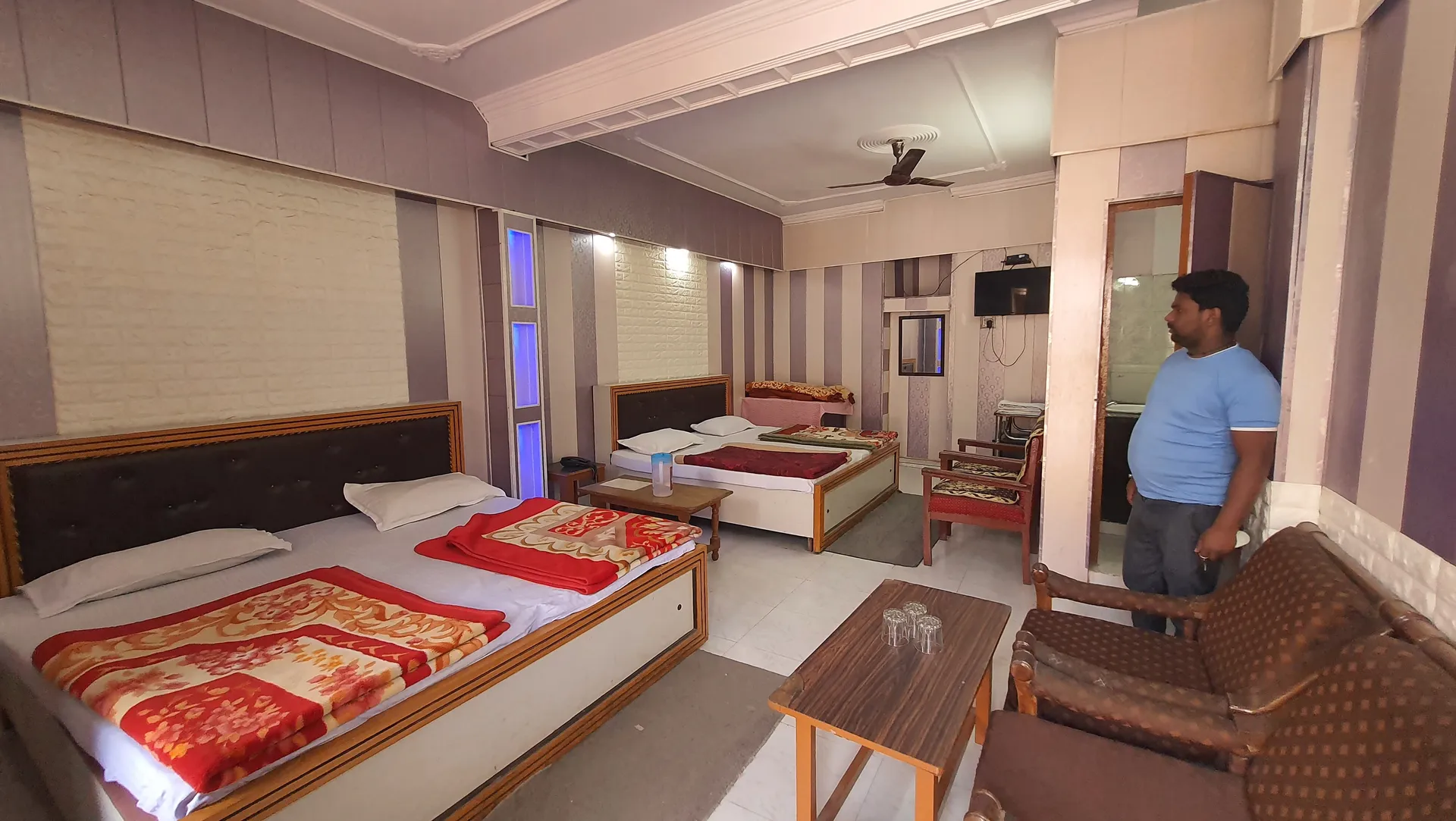 Hotel Suri ( 2kms From Sangam) - Rudraprayag Room