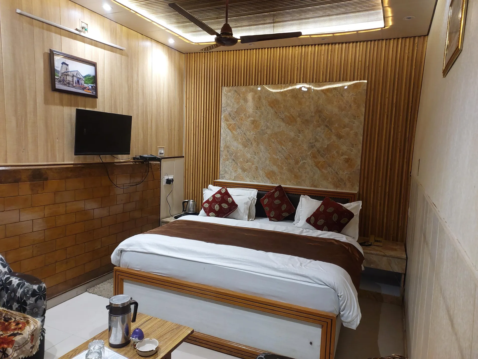 Hotel Suri ( 2kms From Sangam) - Rudraprayag Room