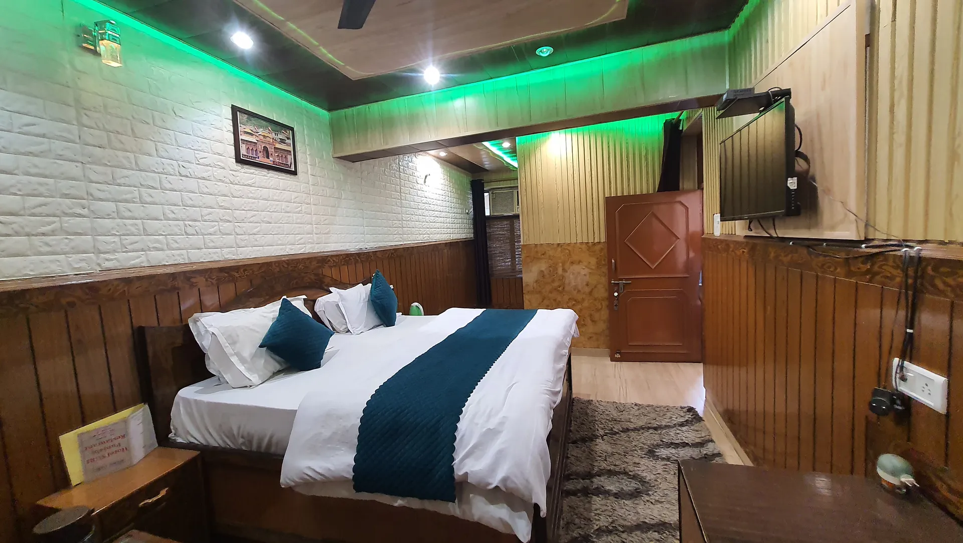 Hotel Suri ( 2kms From Sangam) - Rudraprayag Room