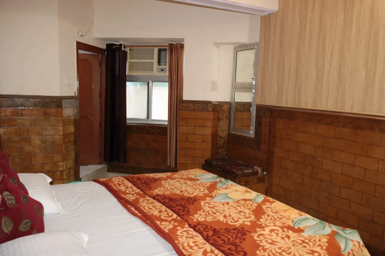 Hotel Suri ( 2kms From Sangam) - Rudraprayag Room
