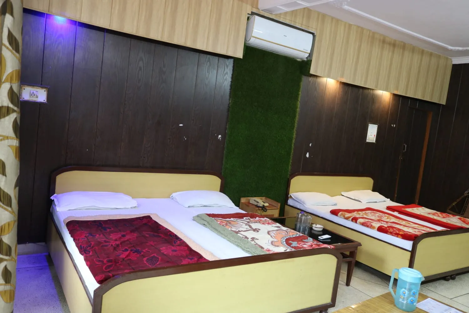 Hotel Suri ( 2kms From Sangam) - Rudraprayag Room