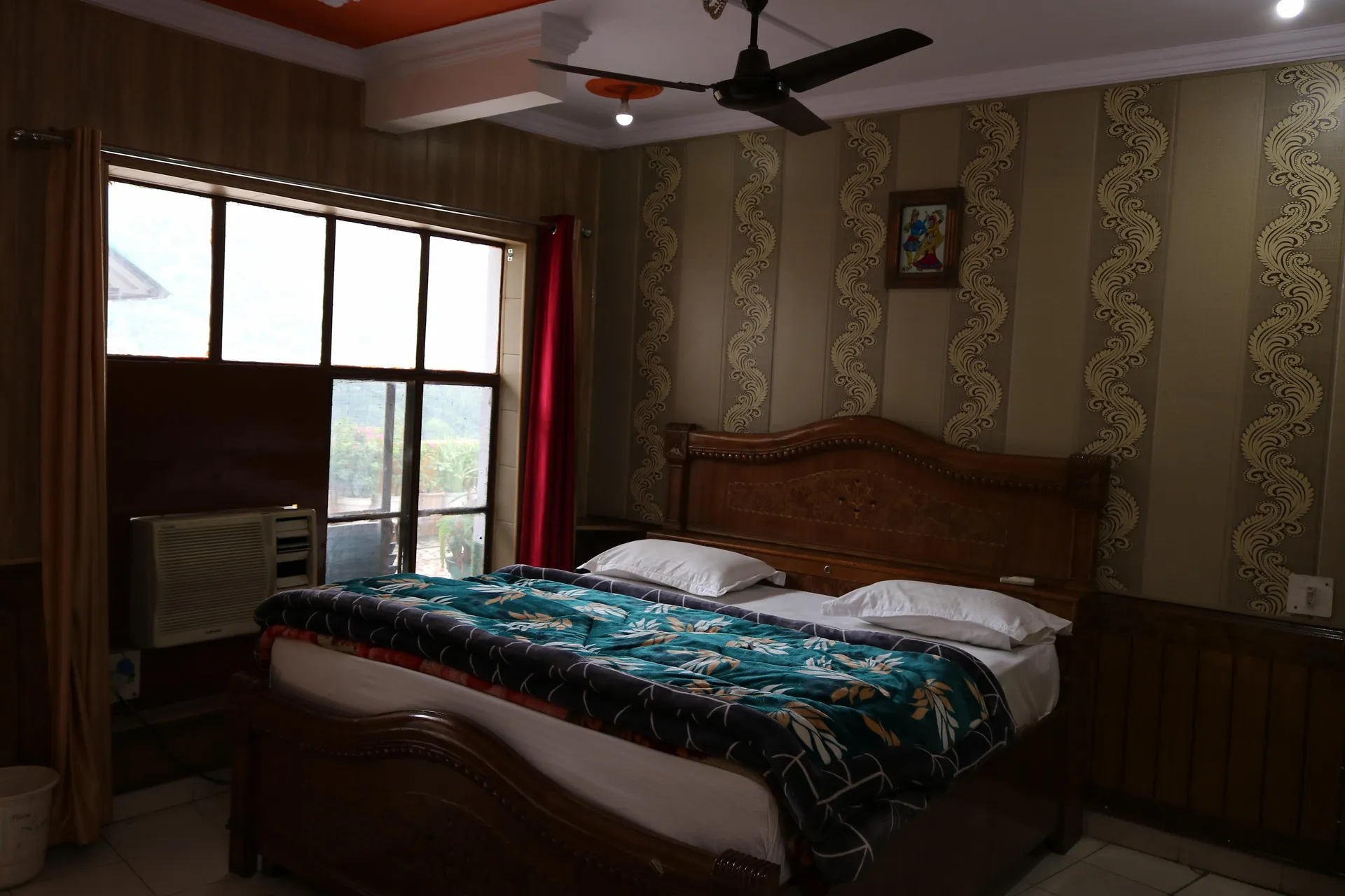 Hotel Suri ( 2kms From Sangam) - Rudraprayag Room