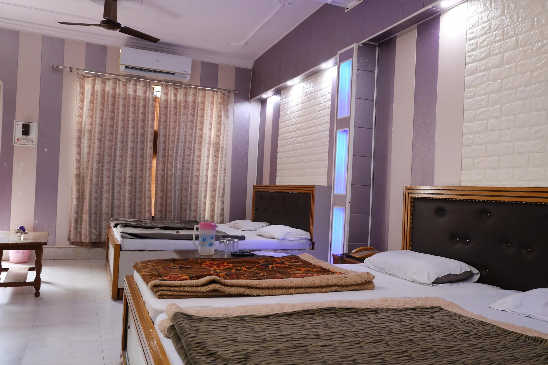 Hotel Suri ( 2kms From Sangam) - Rudraprayag Room