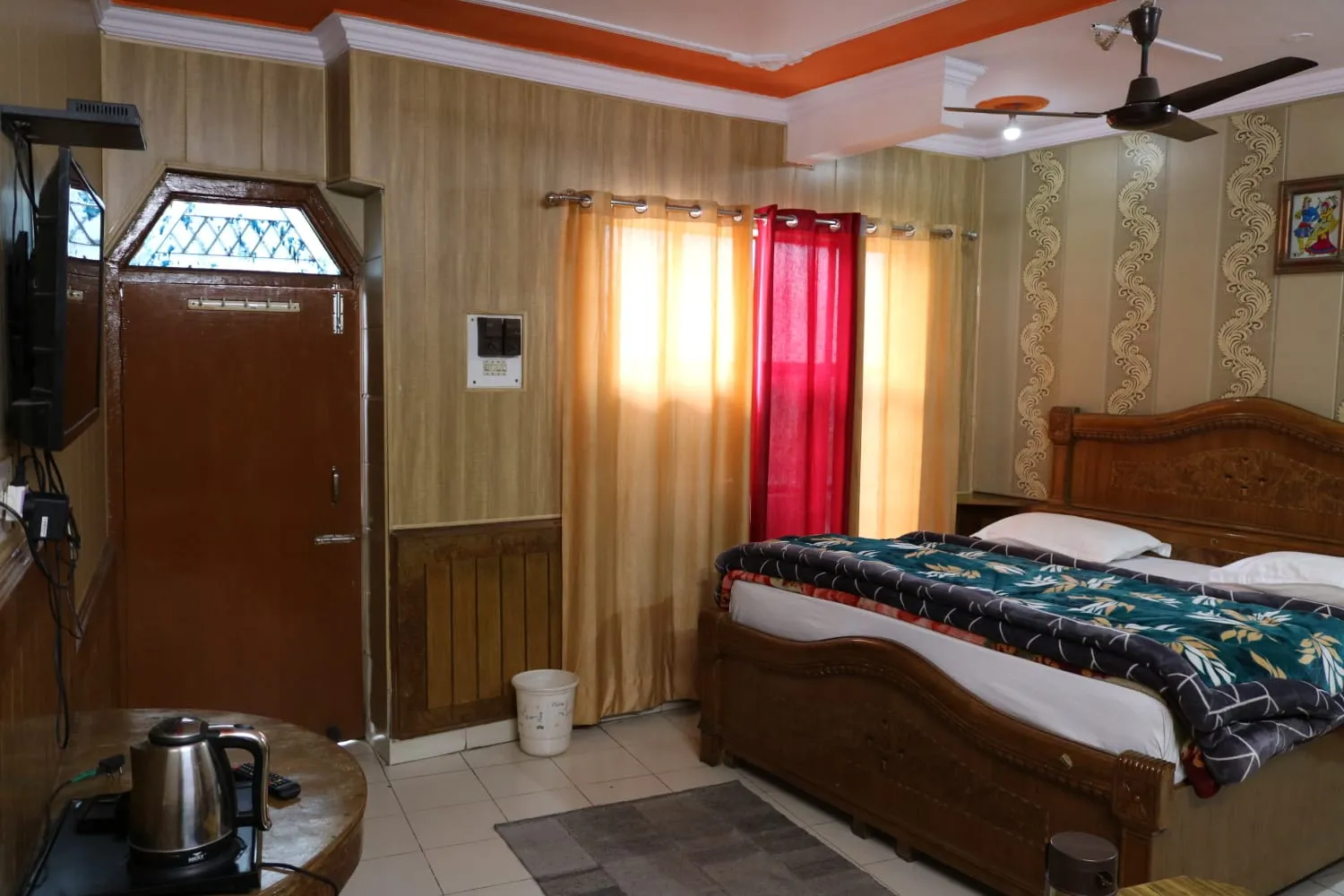 Hotel Suri ( 2kms From Sangam) - Rudraprayag Room